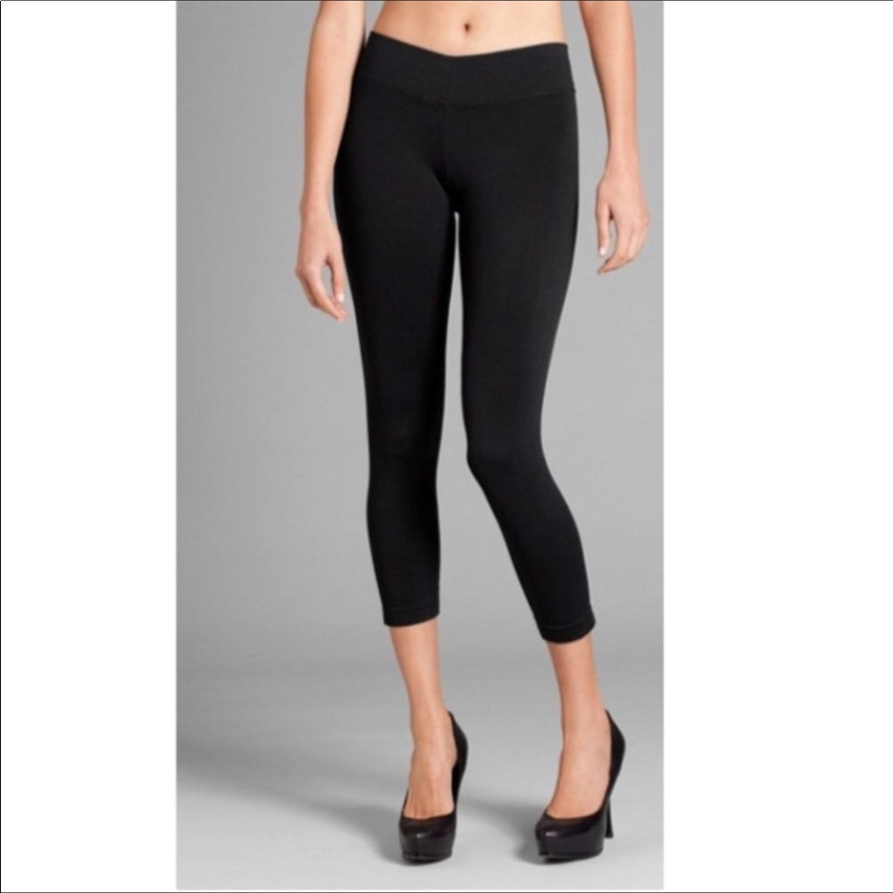 Price drop! Seamless Capri black leggings